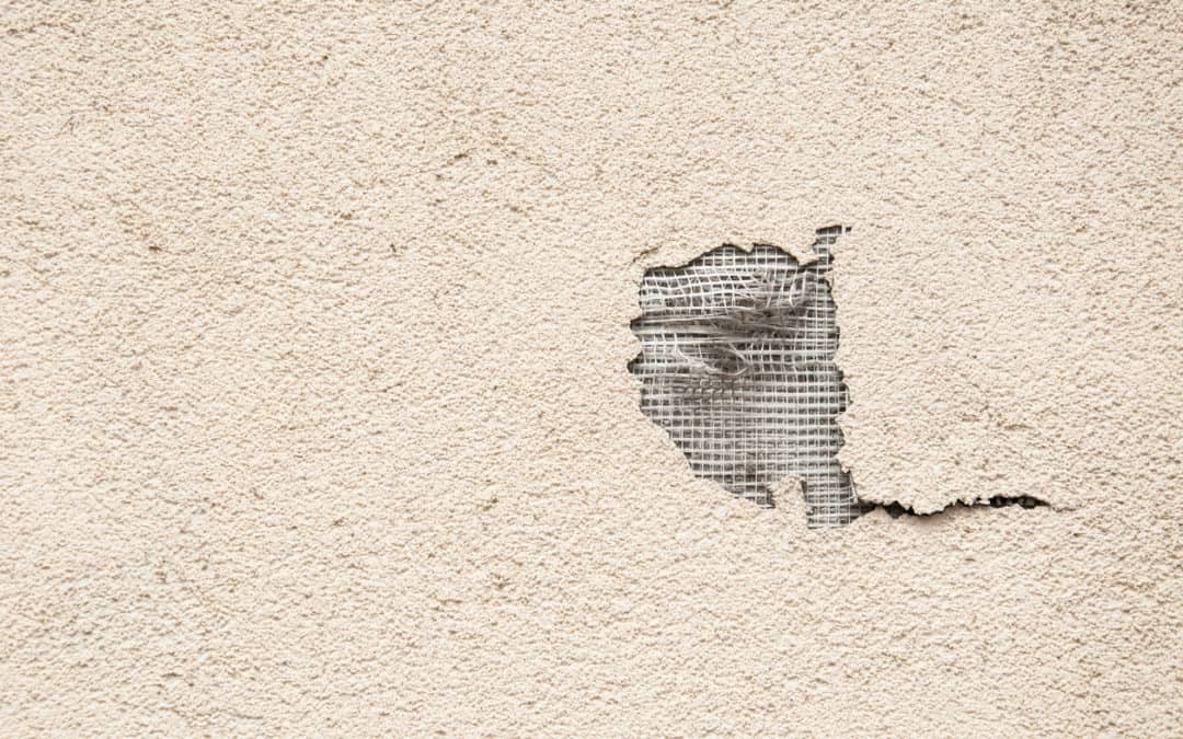 When Should Stucco Cracks Be Repaired?