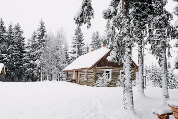 Get Cozy This Winter In One of These Trendy Log Cabin Ideas