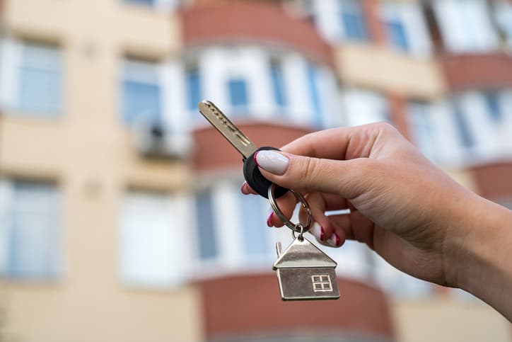 The Distinction Between Real Estate Agents and Brokers