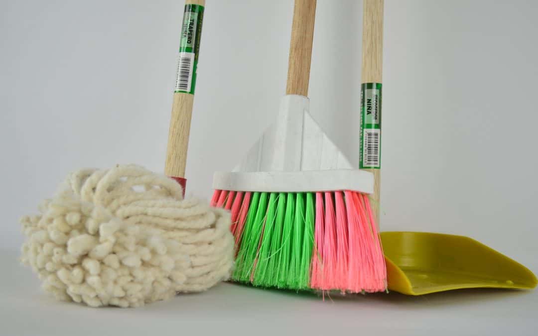 Main Differences between Mops and Broom