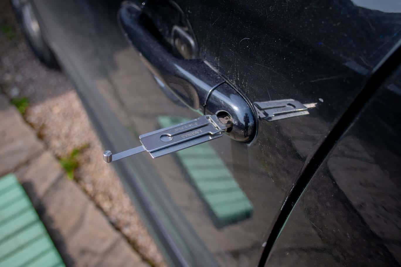 pexels-my-car-key-hero-17124737