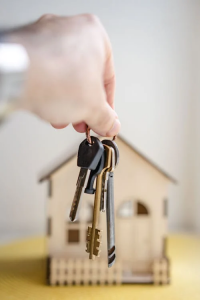 keys and wooden house