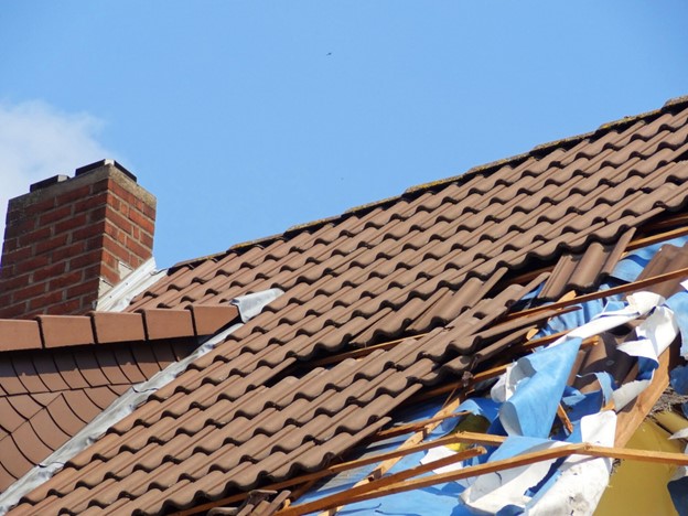 tile roof that needs repair