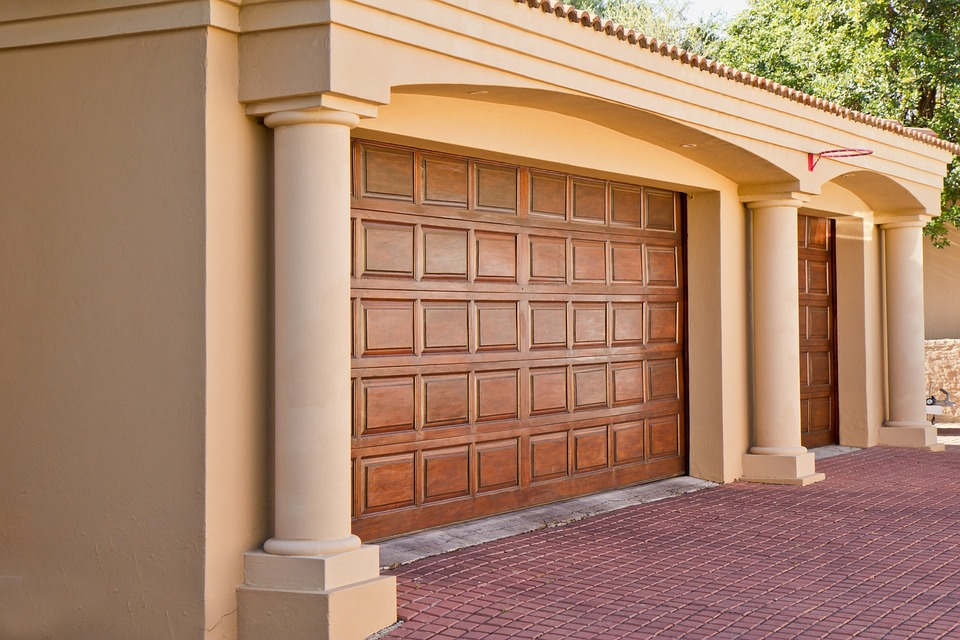 4 Things to Expect During a Garage Door Servicing Appointment