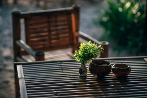 outdoor table and chairs