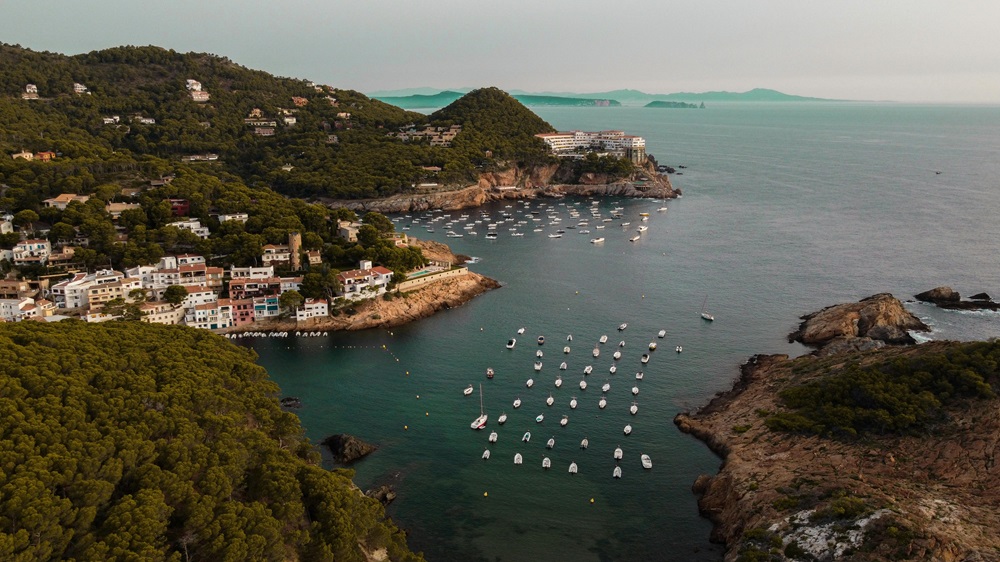 homes on the coast of spain