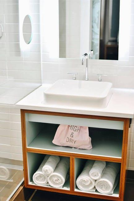 white sink and chrom faucet vanity and mirror