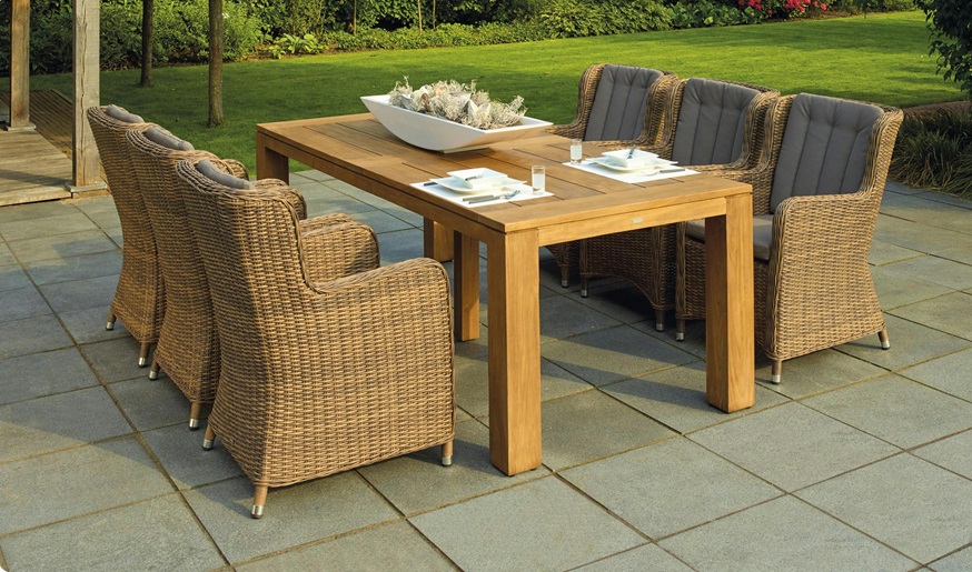 outdoor dining furniture