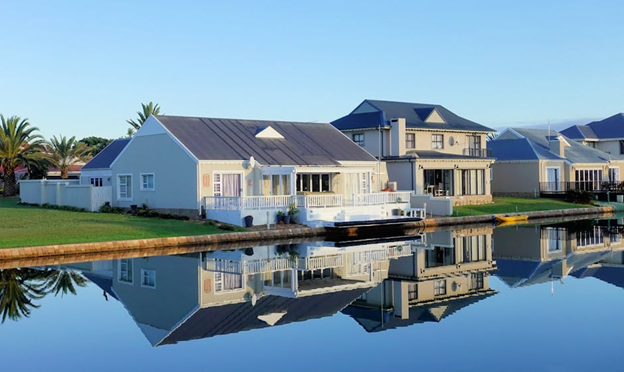 homes on waterfront