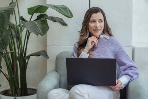 woman researching lenders online