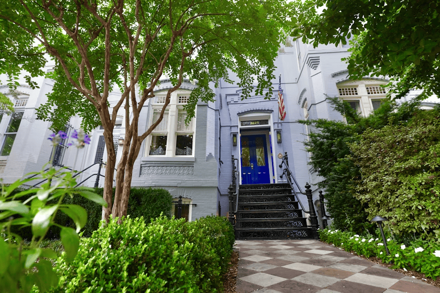 4 Outdoor Fixes That Can Boost Your Home’s Resale Value