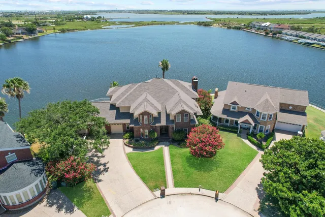 The Advantages of Aerial Drone Photography in Modern Real Estate