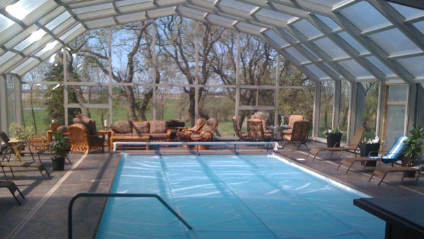 How Swimming Pool Enclosures Add Value to Your Property
