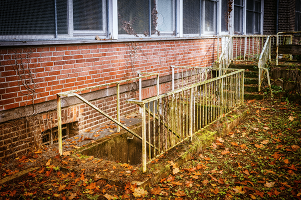 feature-basement-stairwell