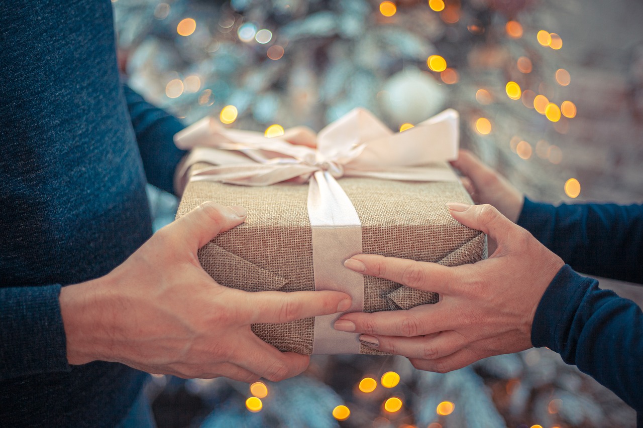 christmas gift giving giving christmas gift