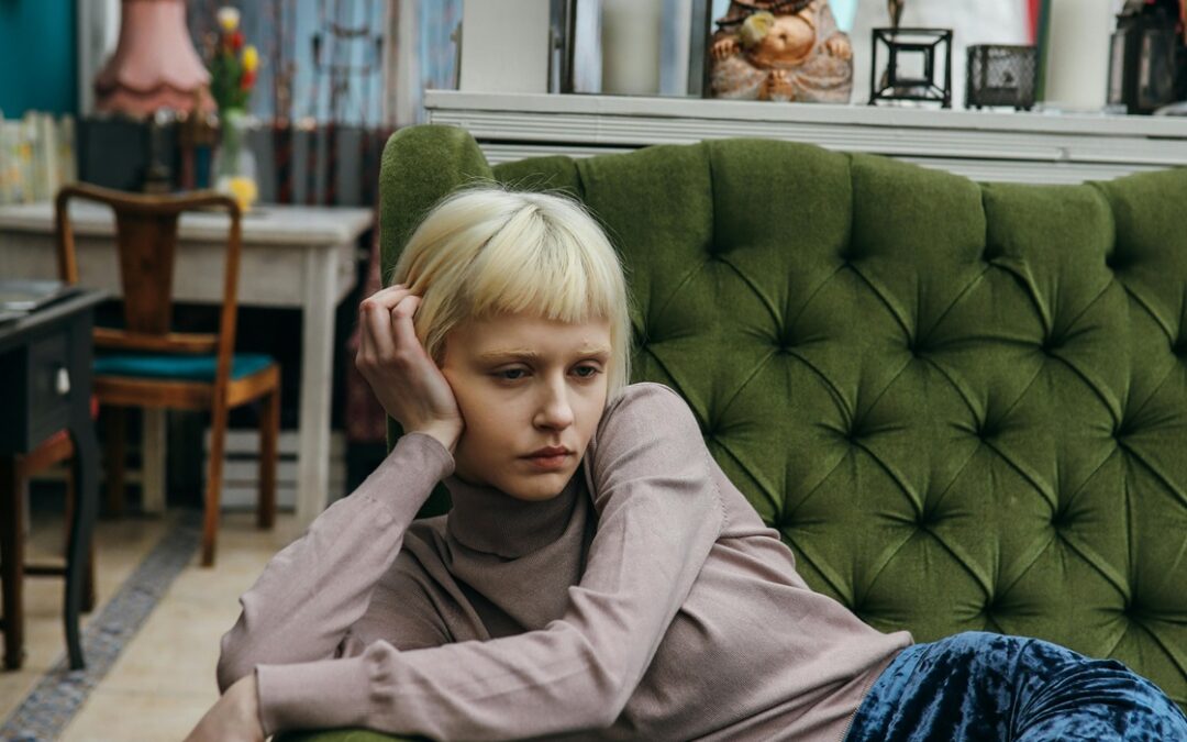 From Vintage Charm to Modern Glam: The Evolution of Velvet Sofas in Interior Design