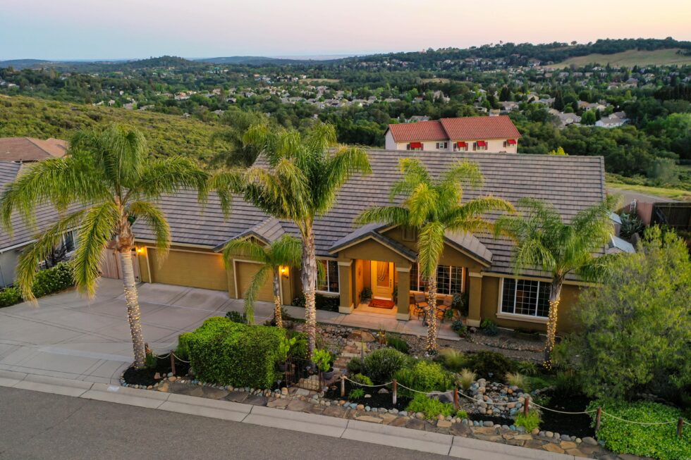 How Cash Home Buyers Simplify the Home Selling Process in 2025