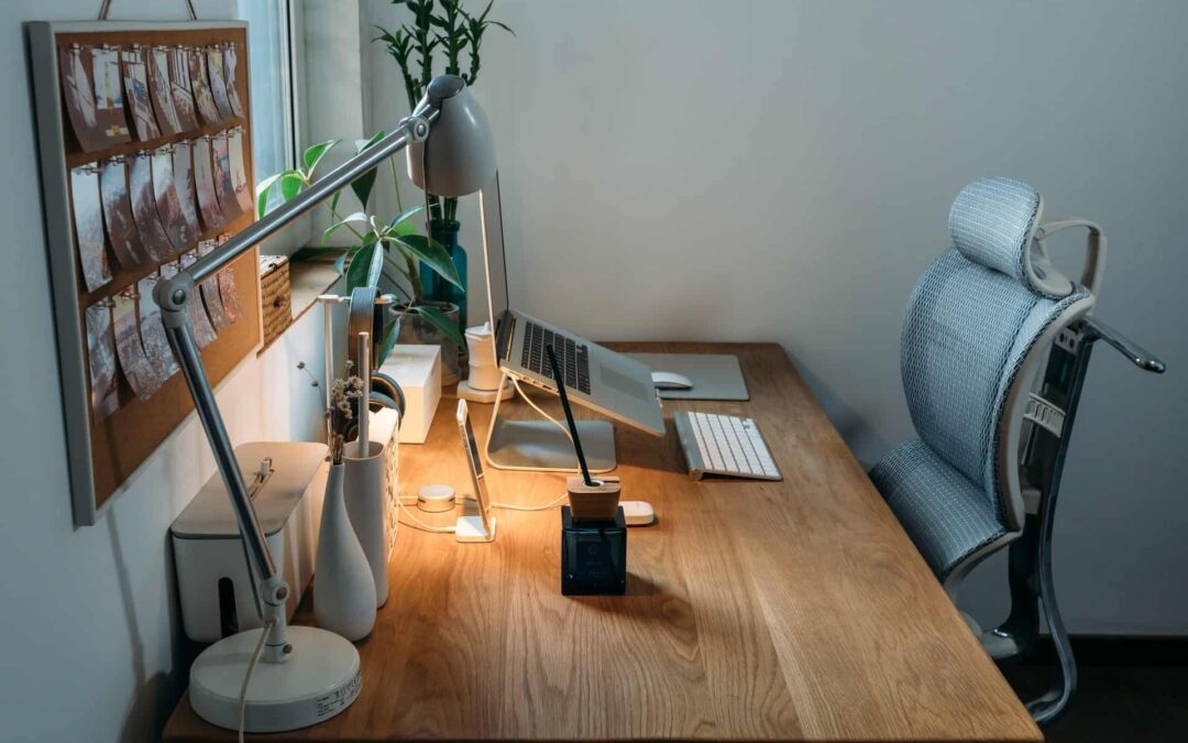Benefits of Using the Right Ergonomic Chair and Desk