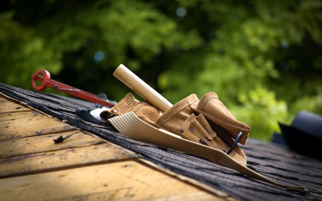 How Licensed Roof Contractors Ensure Roof Safety and Durability?