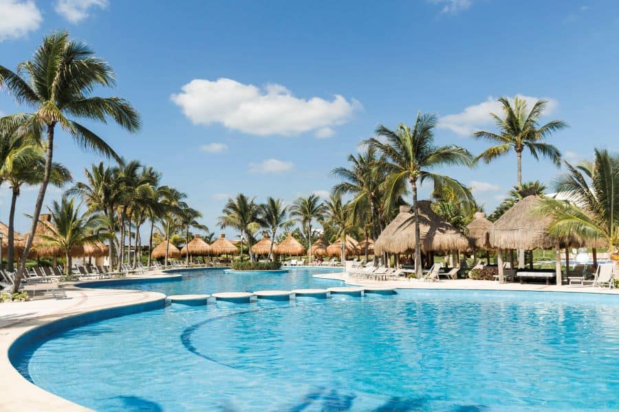 Pool Remodeling: Let’s Turn Your Pool into a Private Oasis!