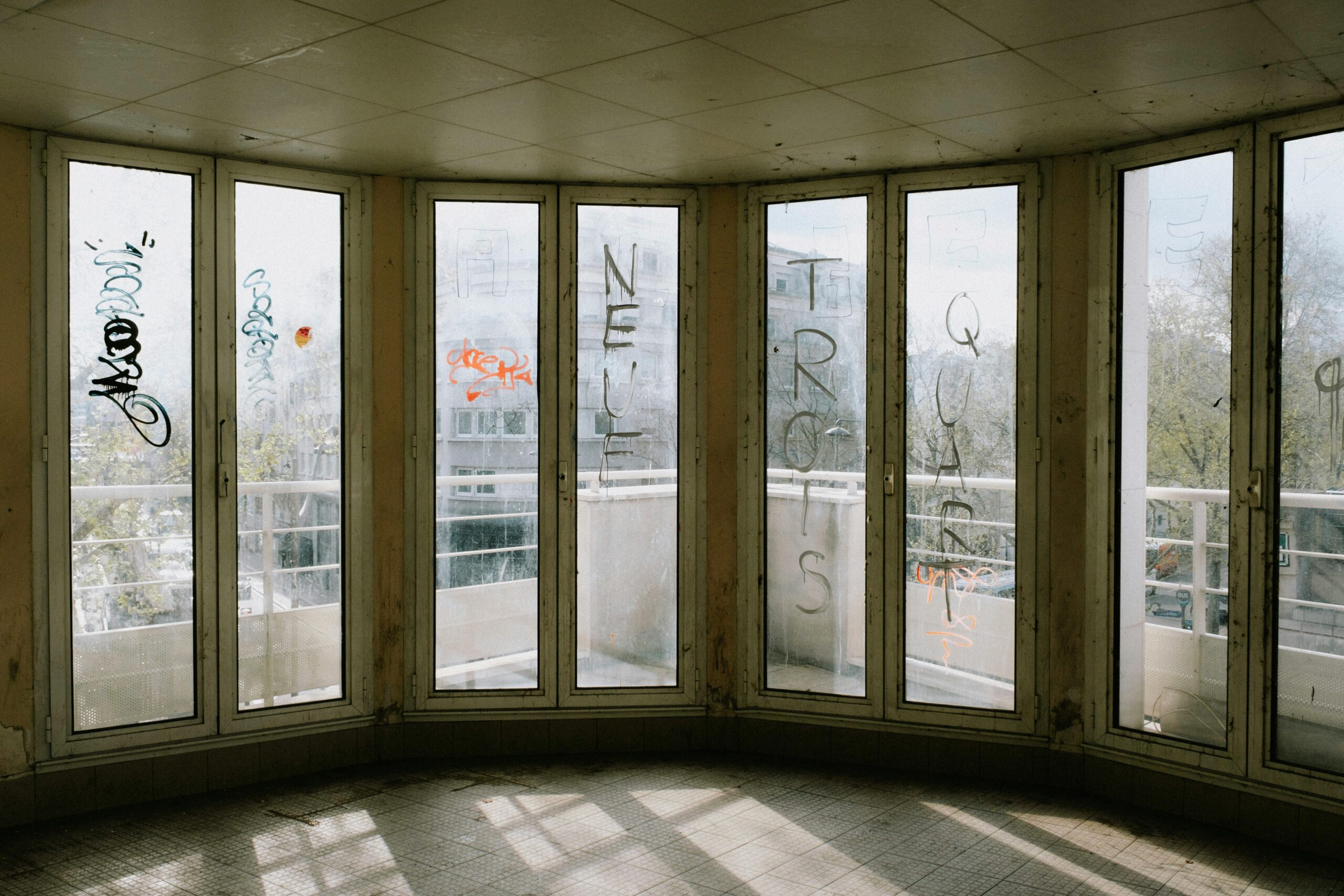 How Dirty Windows Affect Natural Light in Older Homes