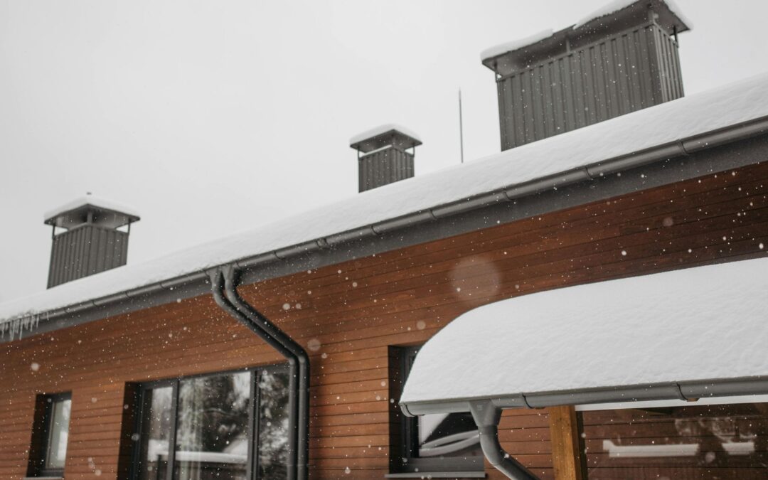 Ice Dams, Moisture, and Why Winter Roof Problems Start Indoors