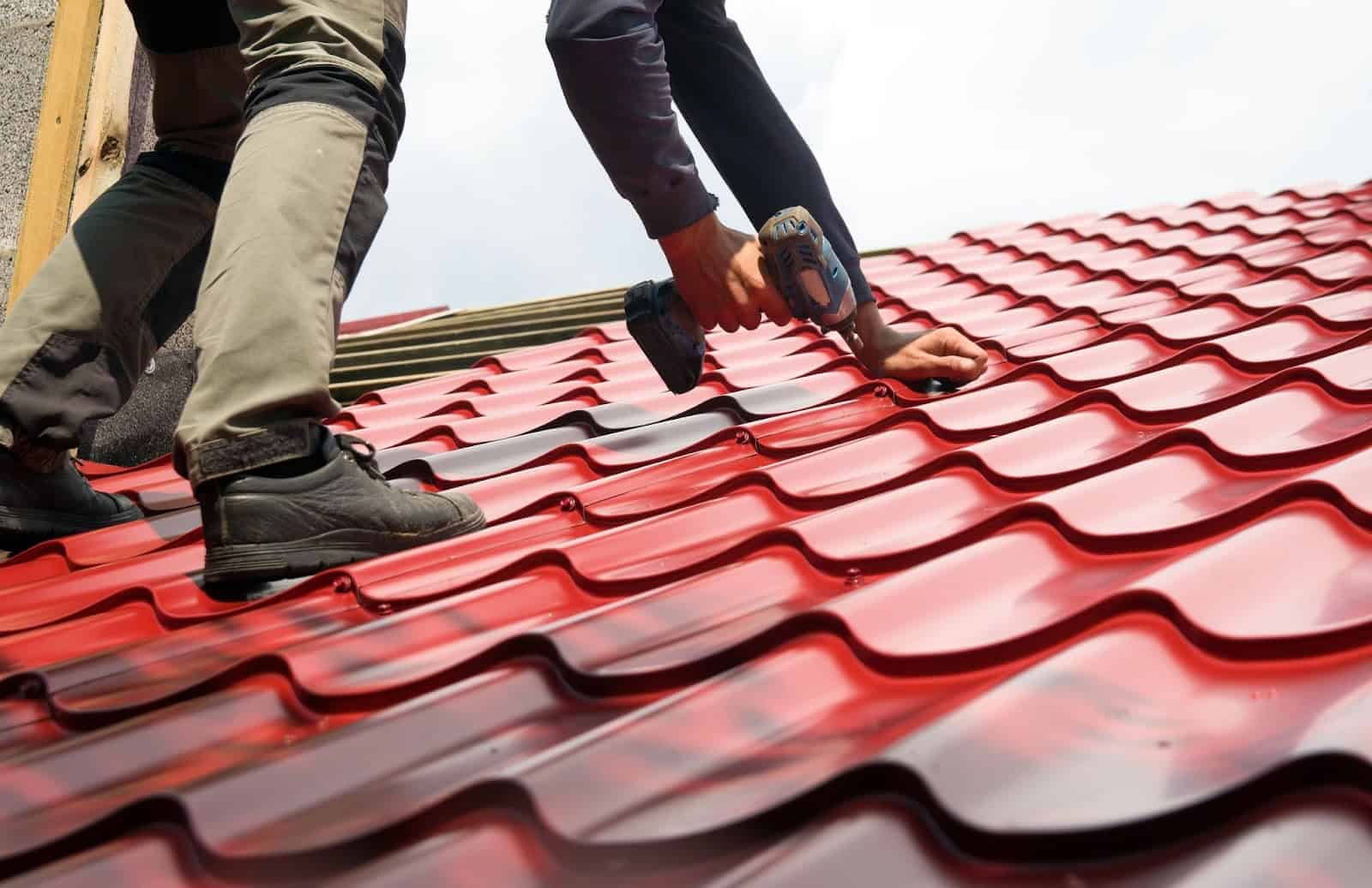 What Sets a Specialized Metal Roofing Contractor Apart From a General Roofer