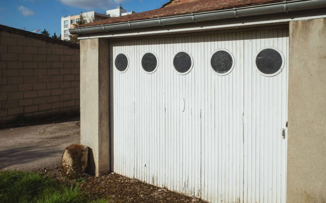 How Does Florida Humidity Affect the Need for Garage Door Repairs?