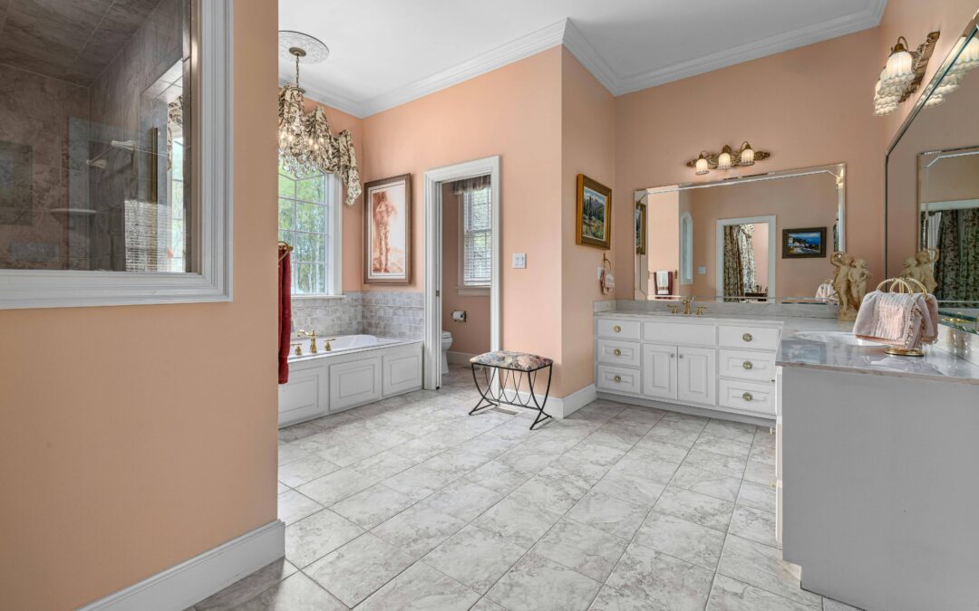 A Guide to Decorating a Luxury Master Bathroom