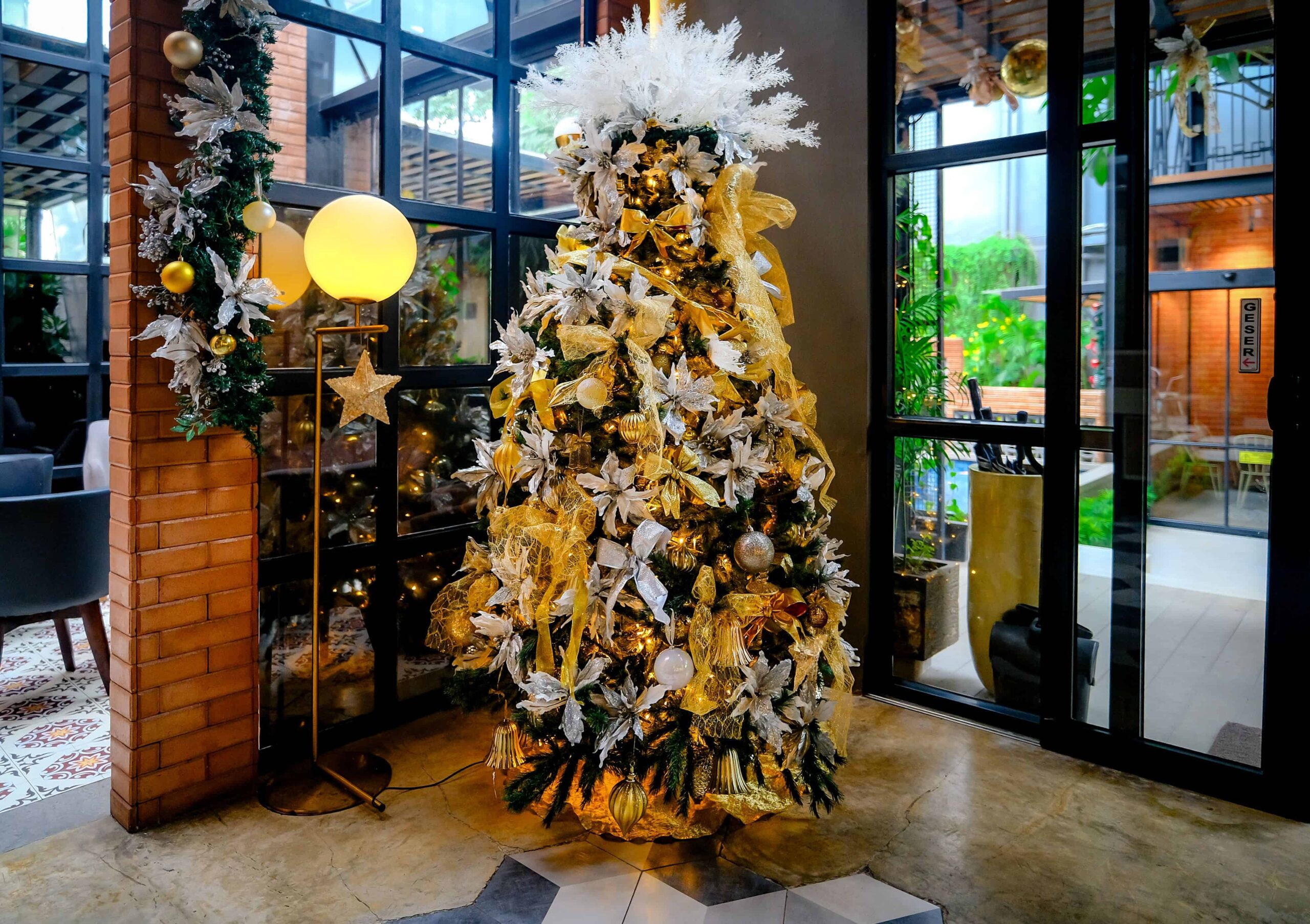 How to Plan Holiday Decorations Around a Fall Home Improvement Project